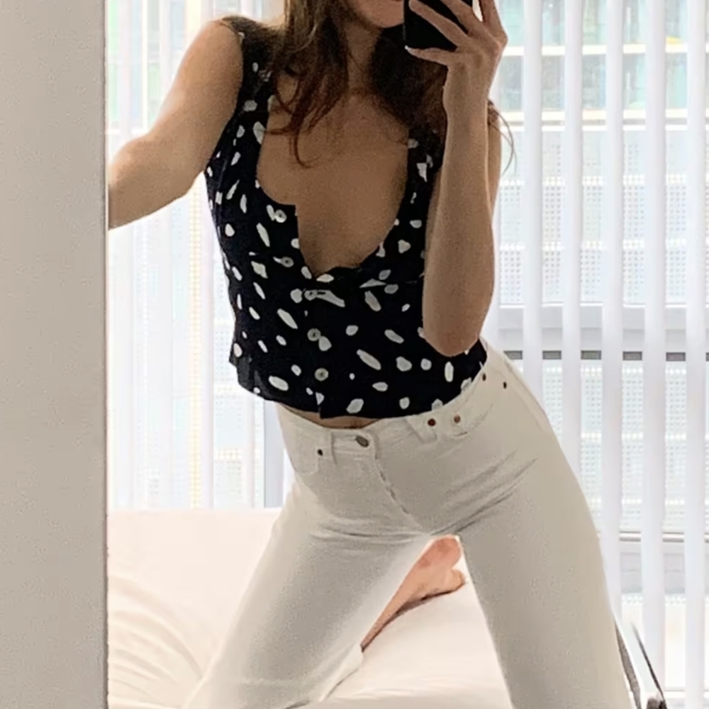 Wilfred Aritzia Navy Sleeveless Buttoned Blouse
